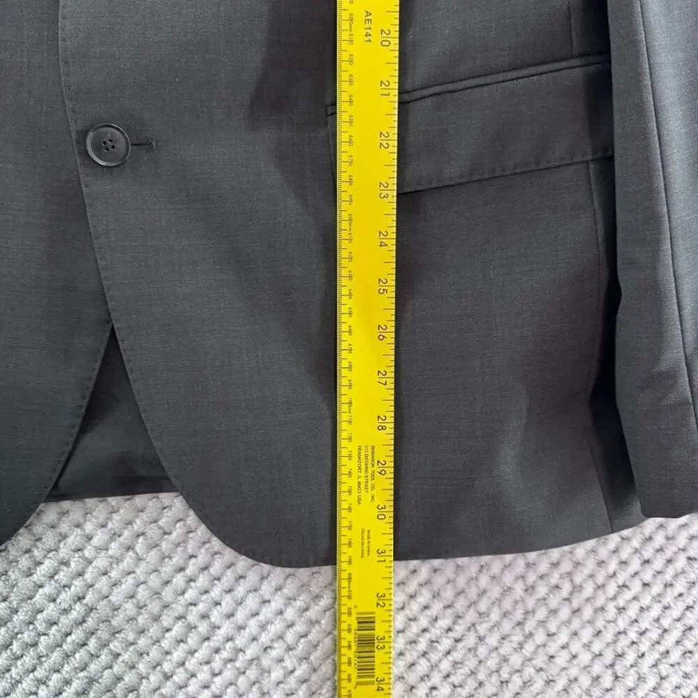 Hugo Boss Blazer Sport Jacket Men US44R Dark Gray Wool Light Weight 2 Button